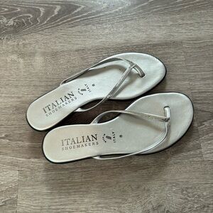 Italian Shoemakers Silver Sandals with Thong Design Size 8